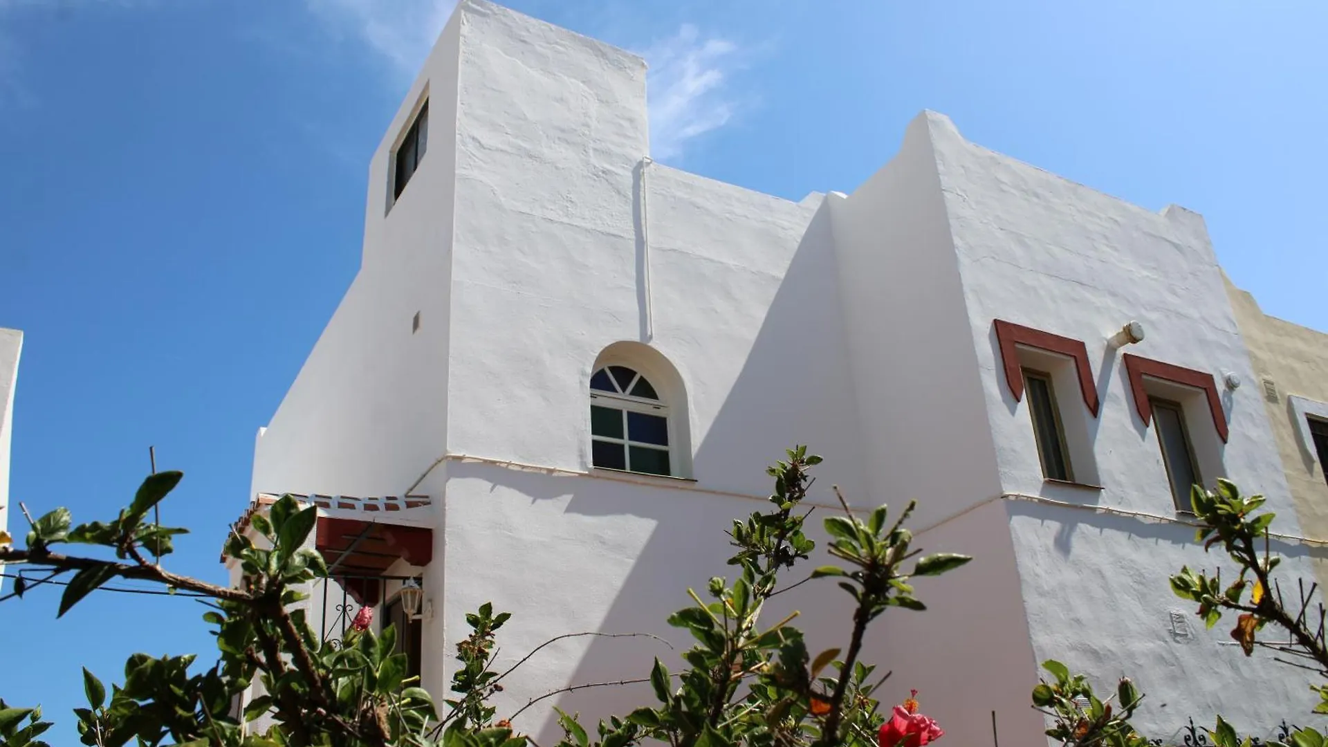 Villa Mercedes, Penoncillo contacts